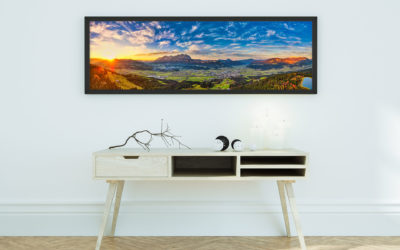 Panorama Fotografie gerahmt im Großformat an der Wand über einem sideboard